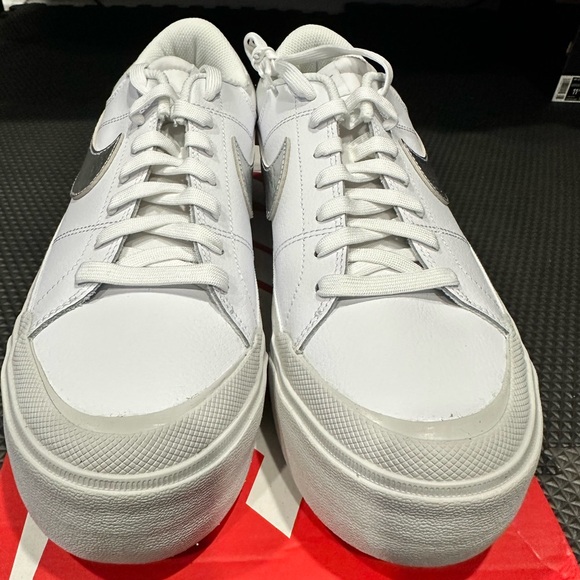 Nike Wmns Court Legacy Lift “White/Metallic Silver” - Picture 1 of 7